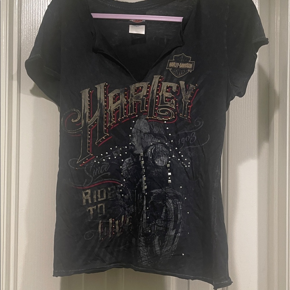 Harley-Davidson Black Tee with Red and Gray Design
